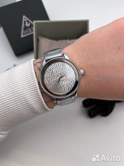 Часы guess