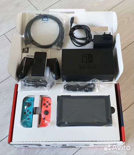 Nintendo Switch Rev. 2 (состояние новой)