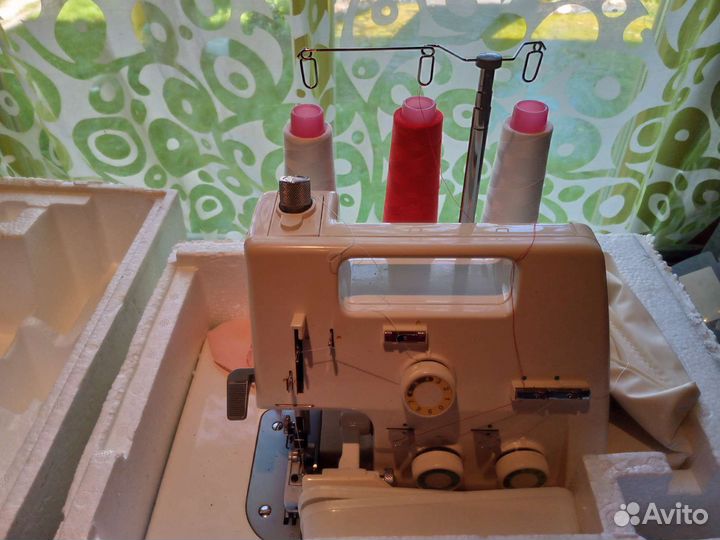 Швейная машинка оверлок Toyota SL3003