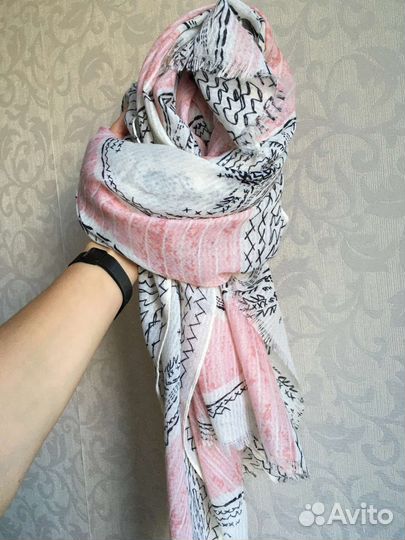 Платок женский розовый с принтом 