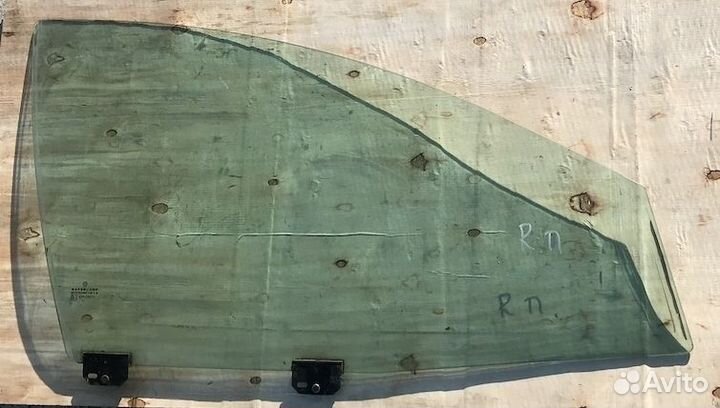 Стекло двери правой передней Додж Intrepid 2004г