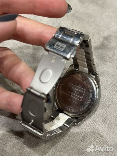 Tommy hilfiger часы женские