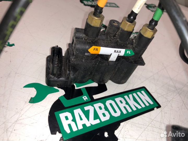 Блок клапанов пневмоподвески передний Land Rover