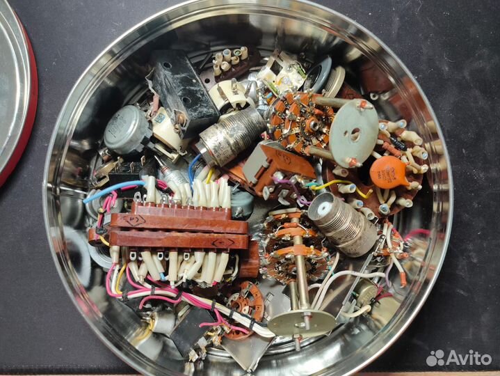 Коробка с барахлом