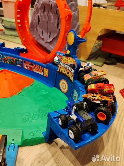 Hot wheels Монстр-трак Вулкан