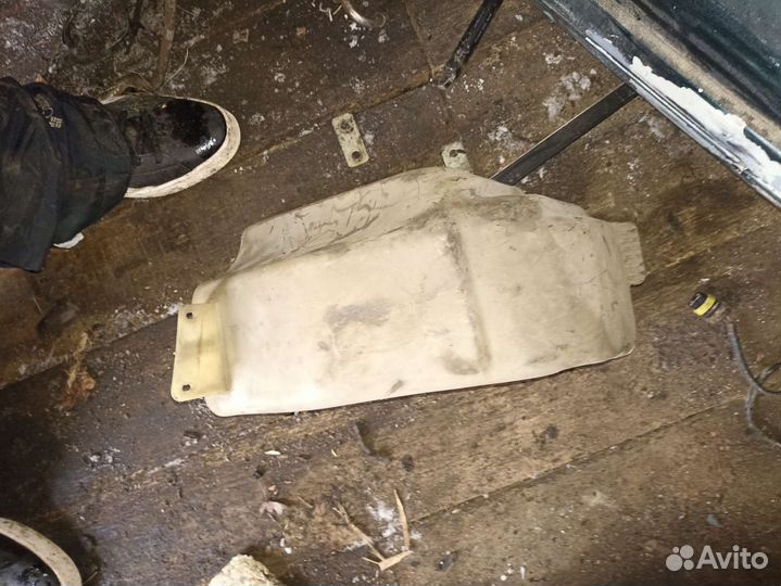 Бачок омывателя BMW 5 серии Е34