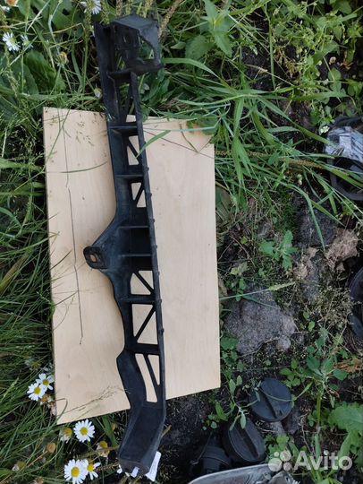 Кронштейн фары передней правой mazda 3