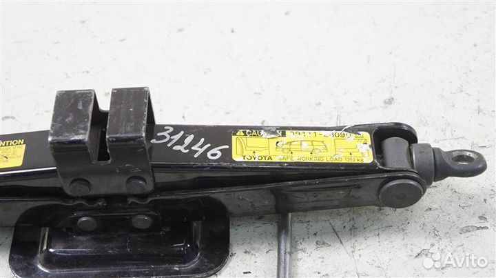 Домкрат Toyota Estima ACR30