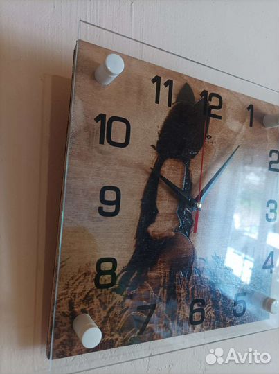 Часы настенные с девушкой