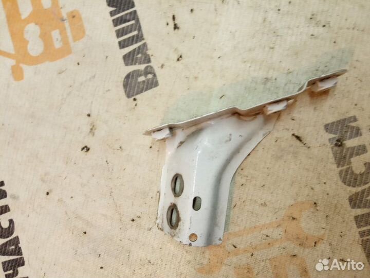 Кронштейн крыла передний правый Volkswagen Polo 5