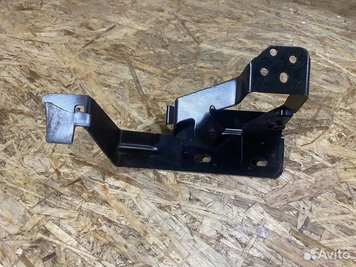 Кронштейн блока комфорта VW Passat B6 B7 CC 05-15