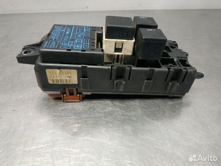 Блок предохранителей салона Mitsubishi Carisma DA1