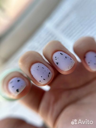 Модель на маникюр