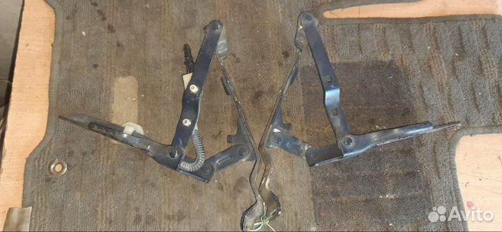 Крепление капота, петли капота, кронштейн капота