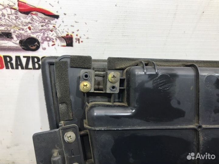 Бардачок Mitsubishi Space Wagon минивен 2 2000