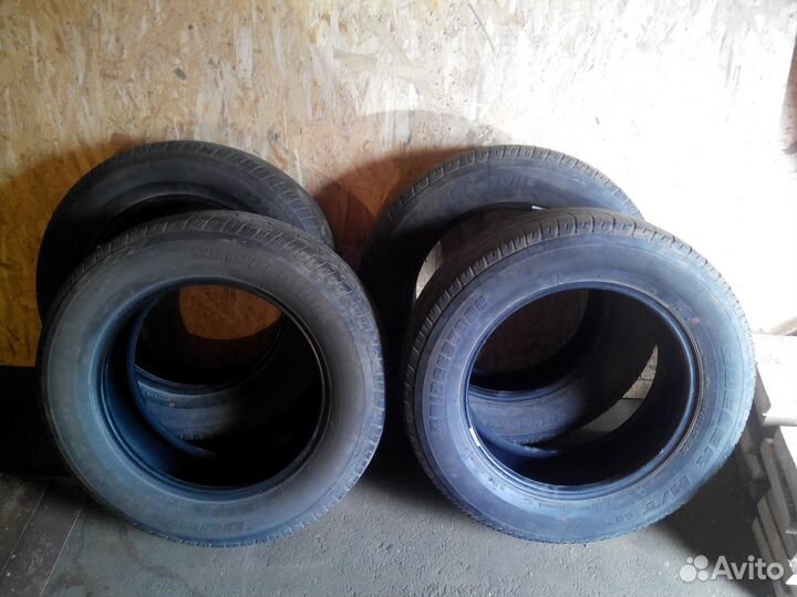 Bridgestone Dueler H/T D687 225/65 R17