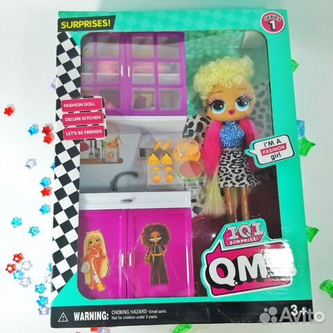 Игрушечная кухня с куклой