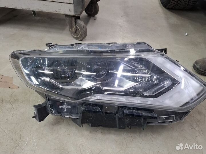 Фара правая nissan X - trail