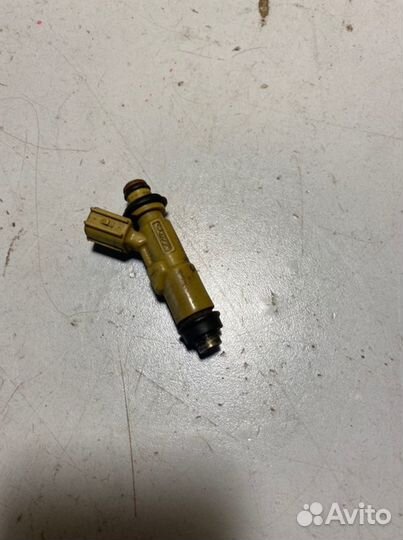 Форсунка Toyota Corolla Runx 2zzge 2005