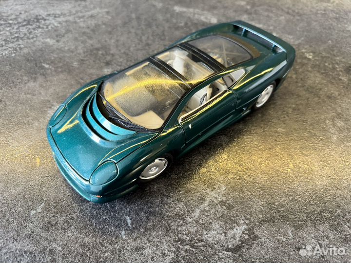 1:18 jaguar maisto