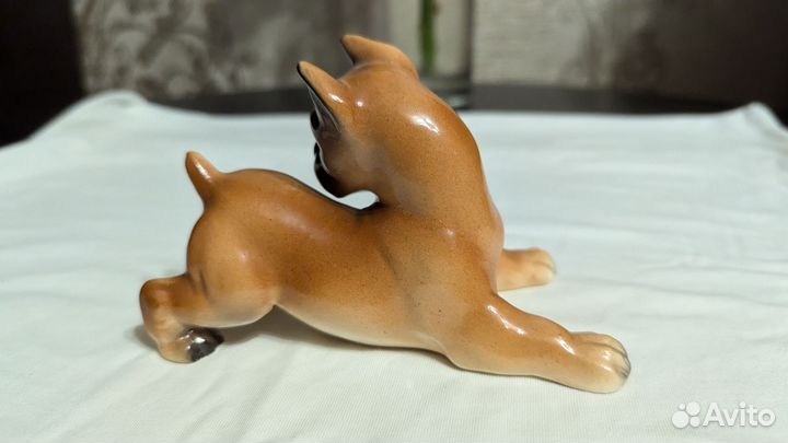 Фарфоровая статуэтка немецкого 