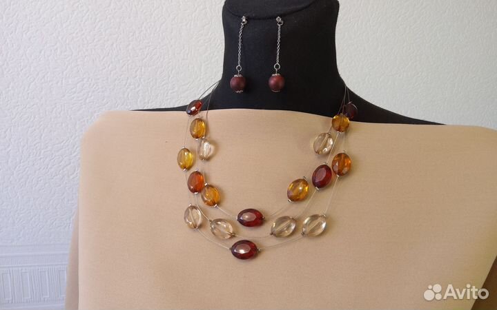 Комплект бижутерии серьги и бусы