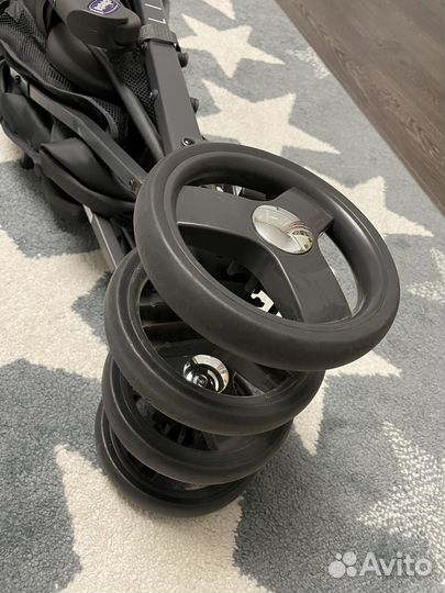 Коляска прргулочная chicco