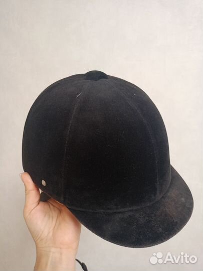 Брюки и шлем для конного спорта