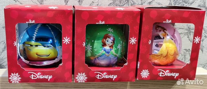 Новогодние шары из стекла и гирлянды-растяжки