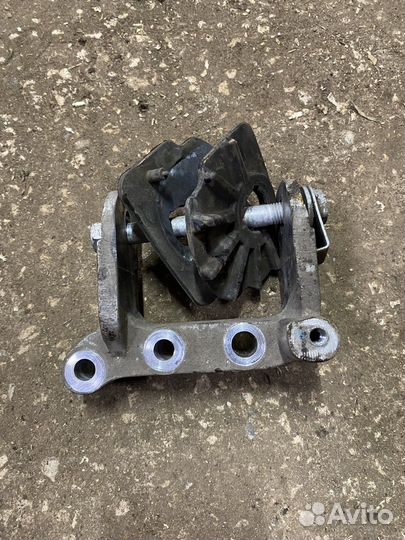 Опора кронштейн двигателя правый Додж Калибер