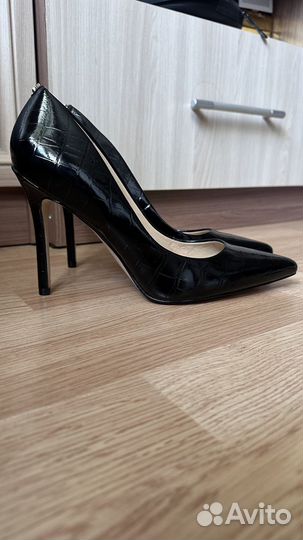 Туфли guess лаковые