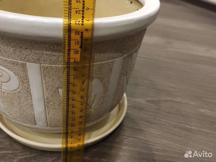 Глиняный горшок для цветов