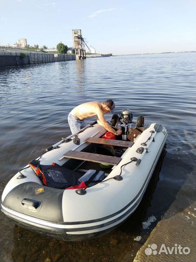 Лодка Ривьера 3200ск с мотором
