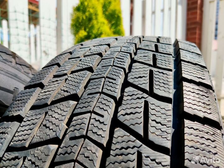 Dunlop Winter Maxx SJ8 225/60 R18 100R