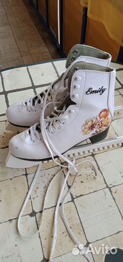 Коньки женские 38р