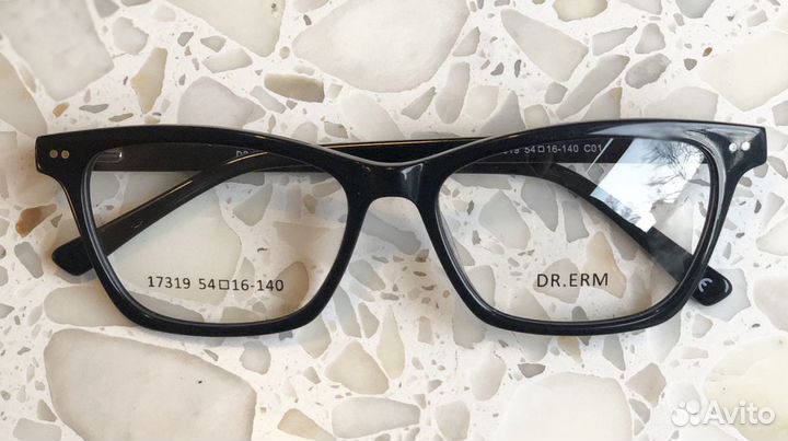 Чёрная оправа, «Кошачий глаз», Новая