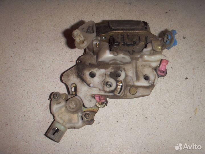 Замок двери передней правой Nissan Pulsar (N15)