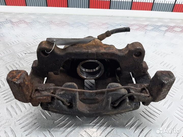 Суппорт передний правый Volkswagen Touran 2003