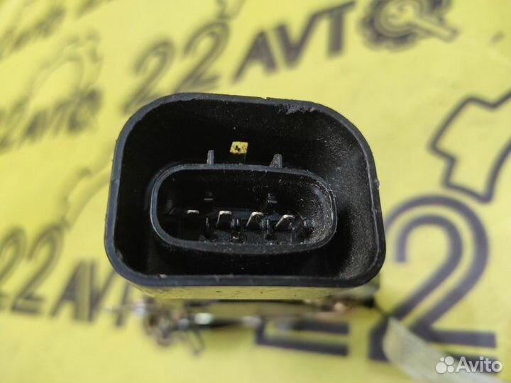 Замок двери задний левый Toyota Corona Premio