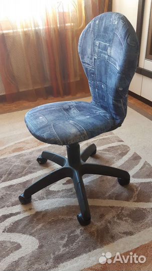 Стул для школьника регулируемый