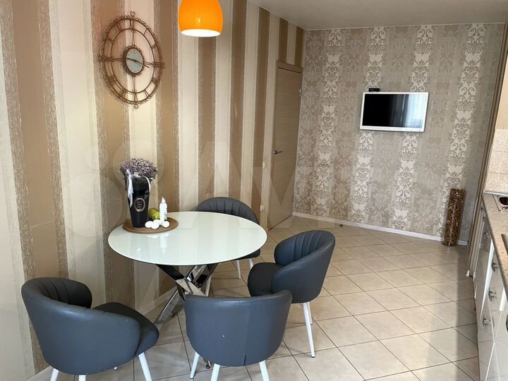 3-к. квартира, 90 м², 8/10 эт.