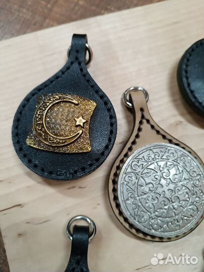 Кожаный брелок, ручная работа