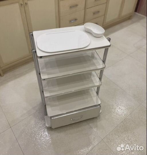 Столик косметолога