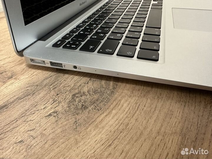 Ноутбук Apple MacBook Air 13 (2017) A1466
