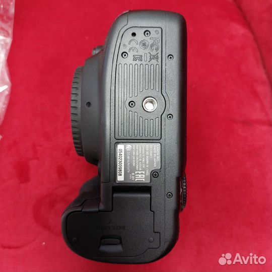 Зеркальный фотоаппарат Canon EOS 5D Mark IV Body