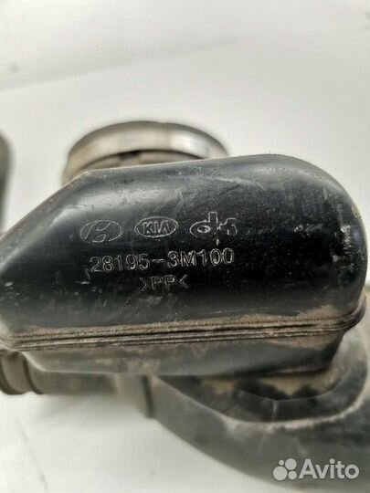 Патрубок воздушного фильтра (Hyundai Equus)