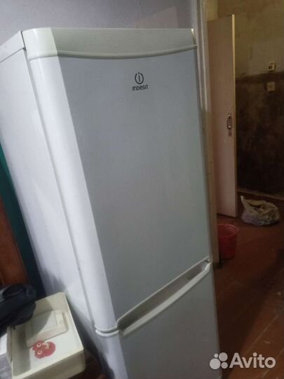Холодильник indesit