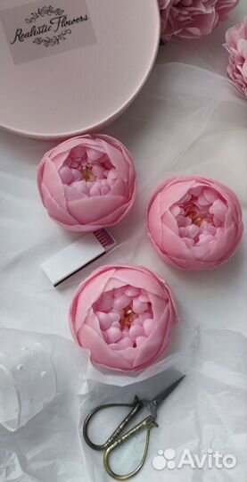 Подарочный набор свечей цветов пионов на 8 марта