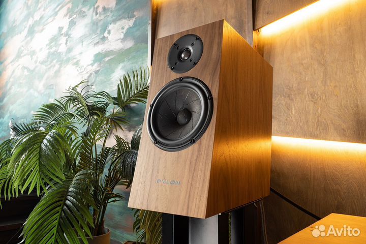 Активная акустика pylon audio Jasper Monitor 18