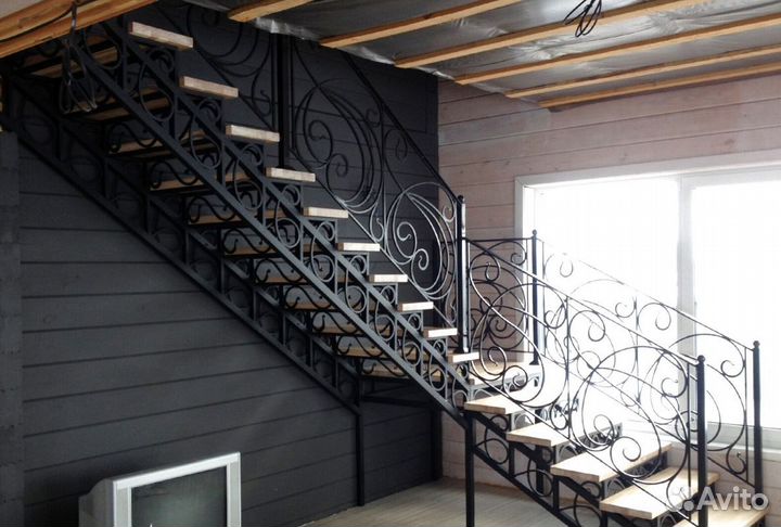 Перила деревянные для лестниц